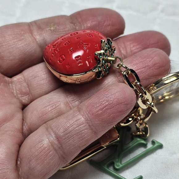 Louis Vuitton Red and Green Key Holder - Picture 4 of 6